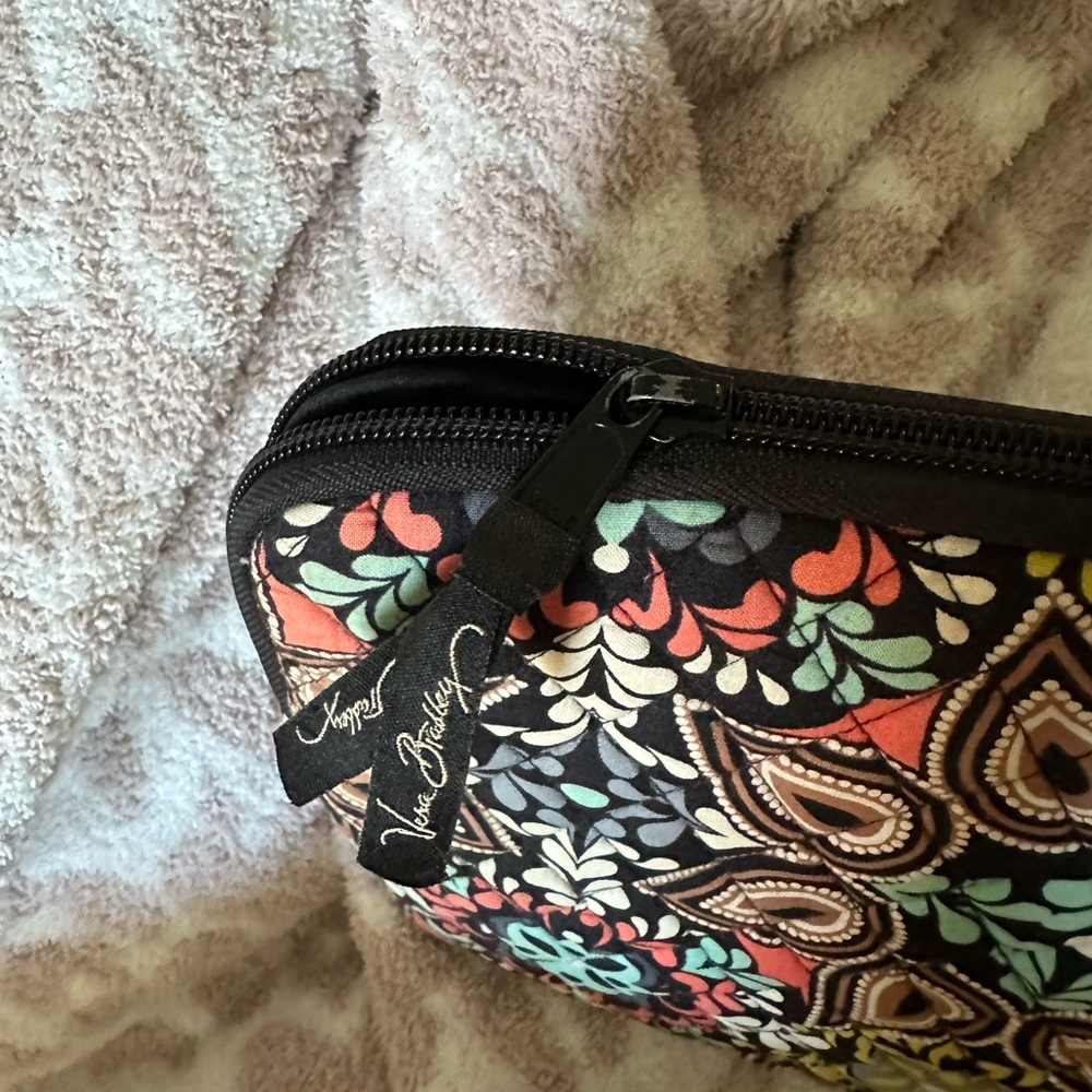 Vera Bradley 13inch laptop sleeve - Picture 2 of 3